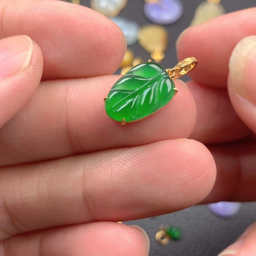 【闪购商品】颈饰18K金镶嵌翡翠翡翠