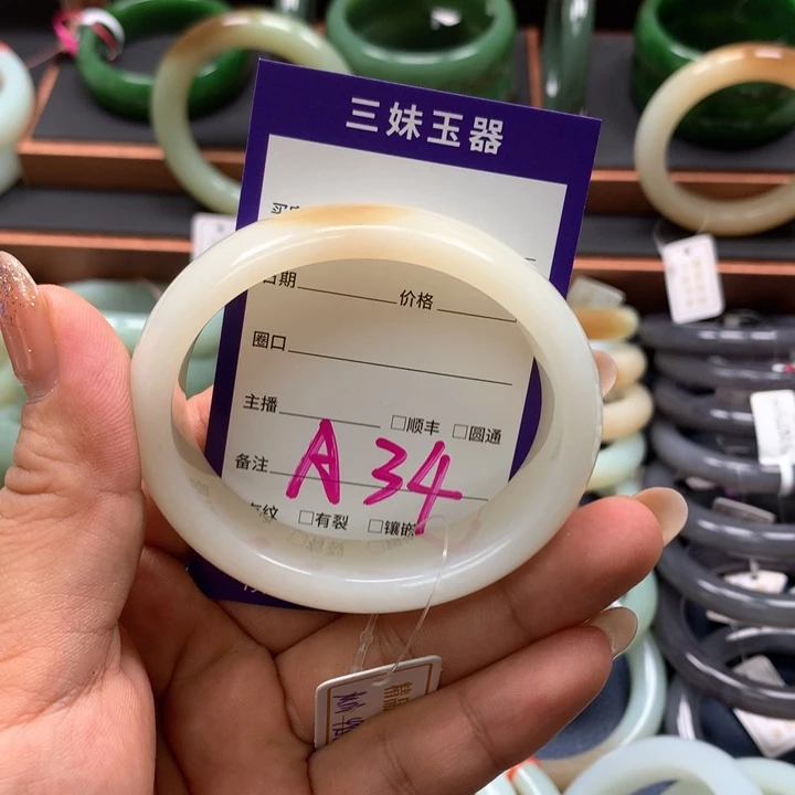 【闪购商品】未镶嵌手镯和田玉安***熊