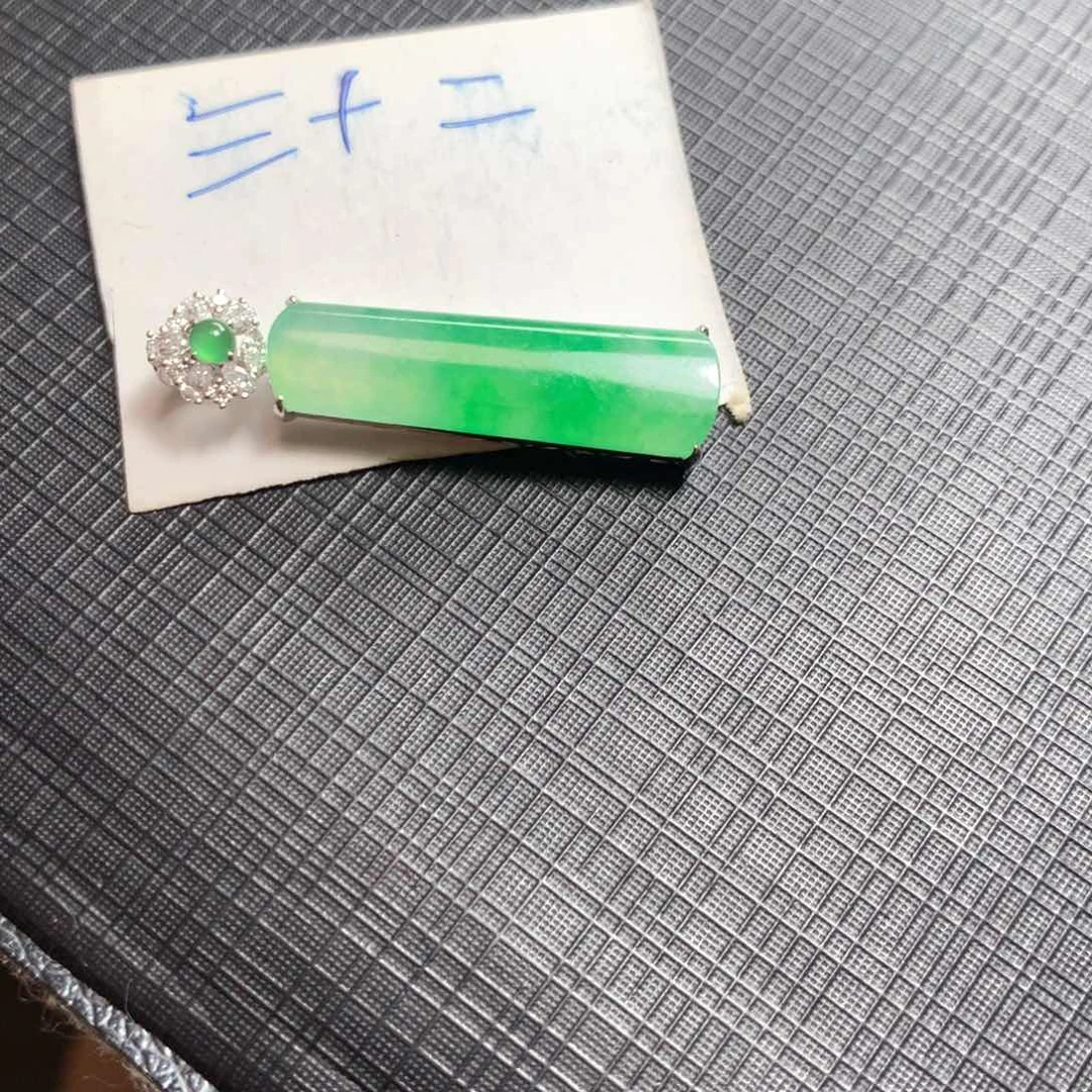 颈饰18K金镶嵌翡翠翡翠