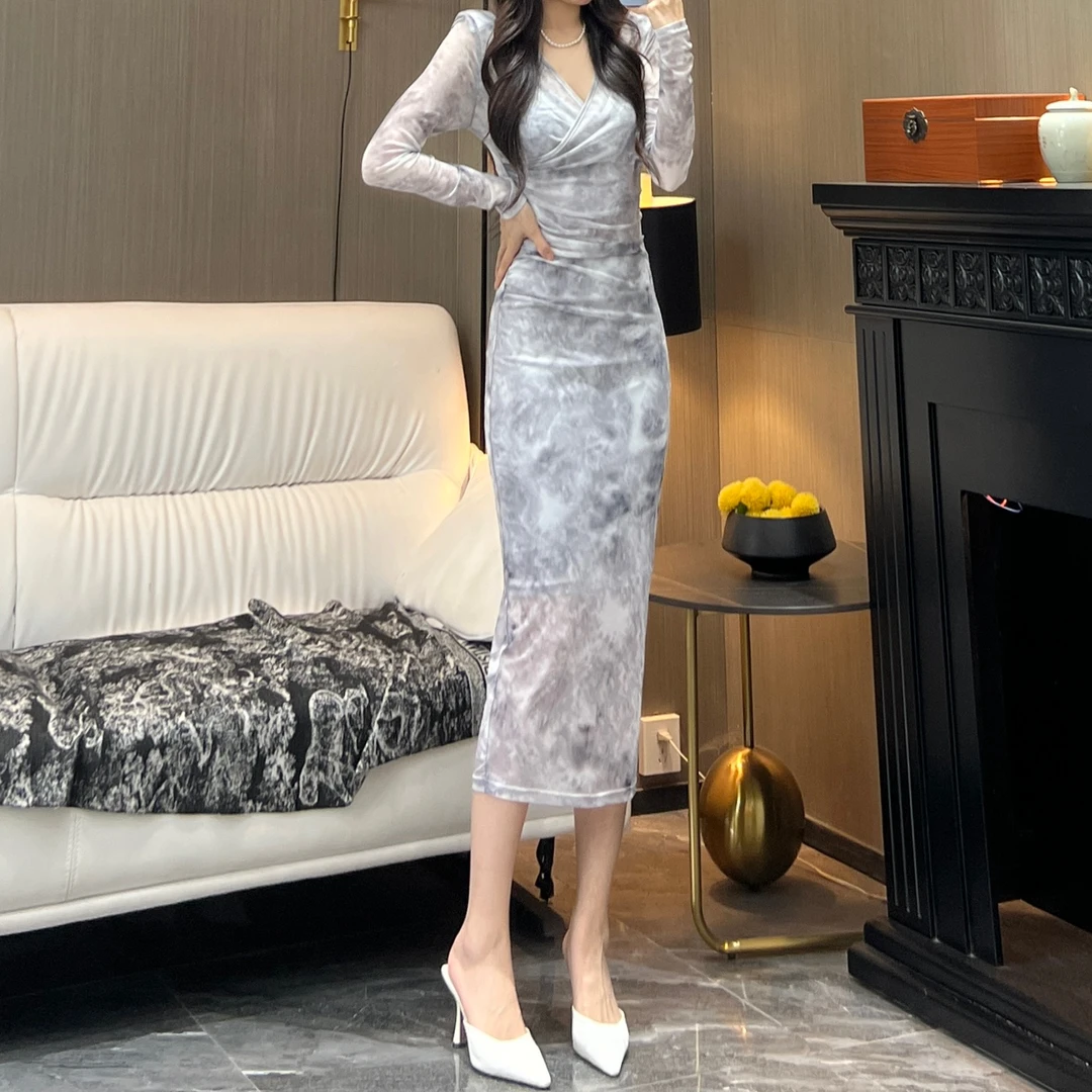 气质女人味轻奢V领长袖浅灰晕染显瘦包身修身时尚百搭连衣裙长款