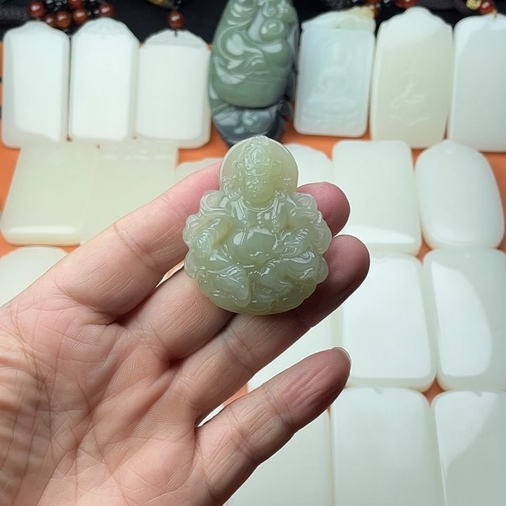 青海亮财神精品吊坠