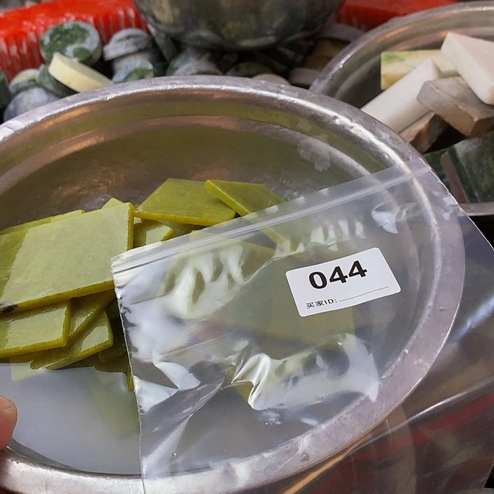 蛇纹石玉未镶嵌珠宝半成品金**淞