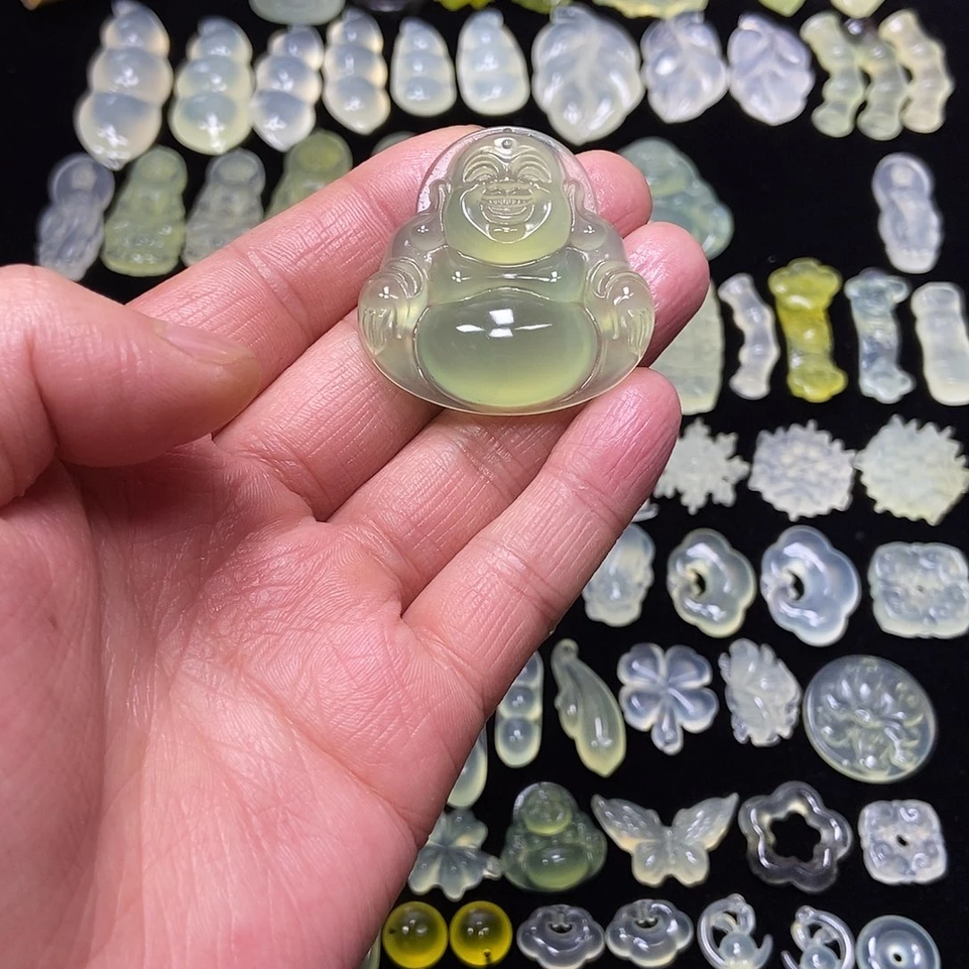 远***莲蛇纹石玉未镶嵌颈饰