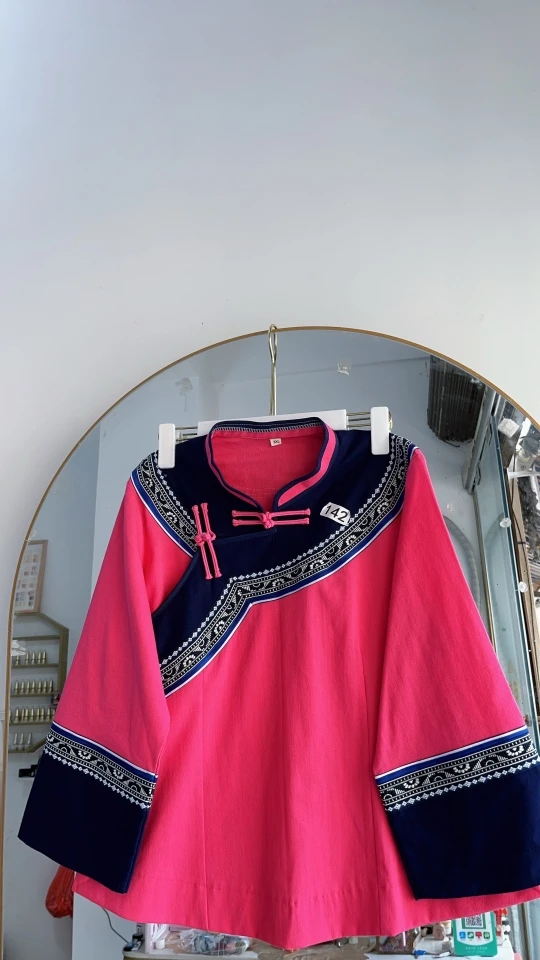 少数民族布依族深粉色上衣(孤品)