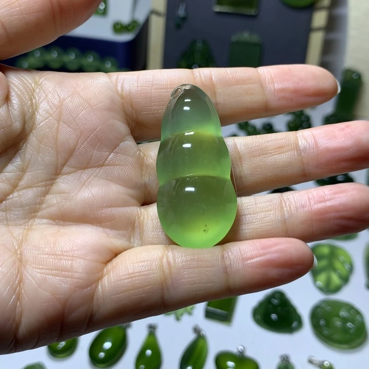 岫玉未镶嵌颈饰吊坠