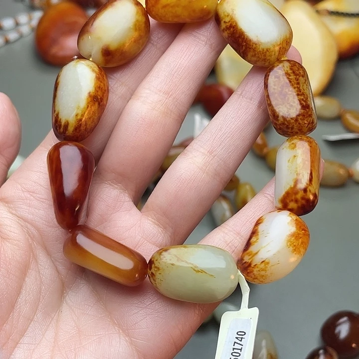 飞***部和田玉未镶嵌手链