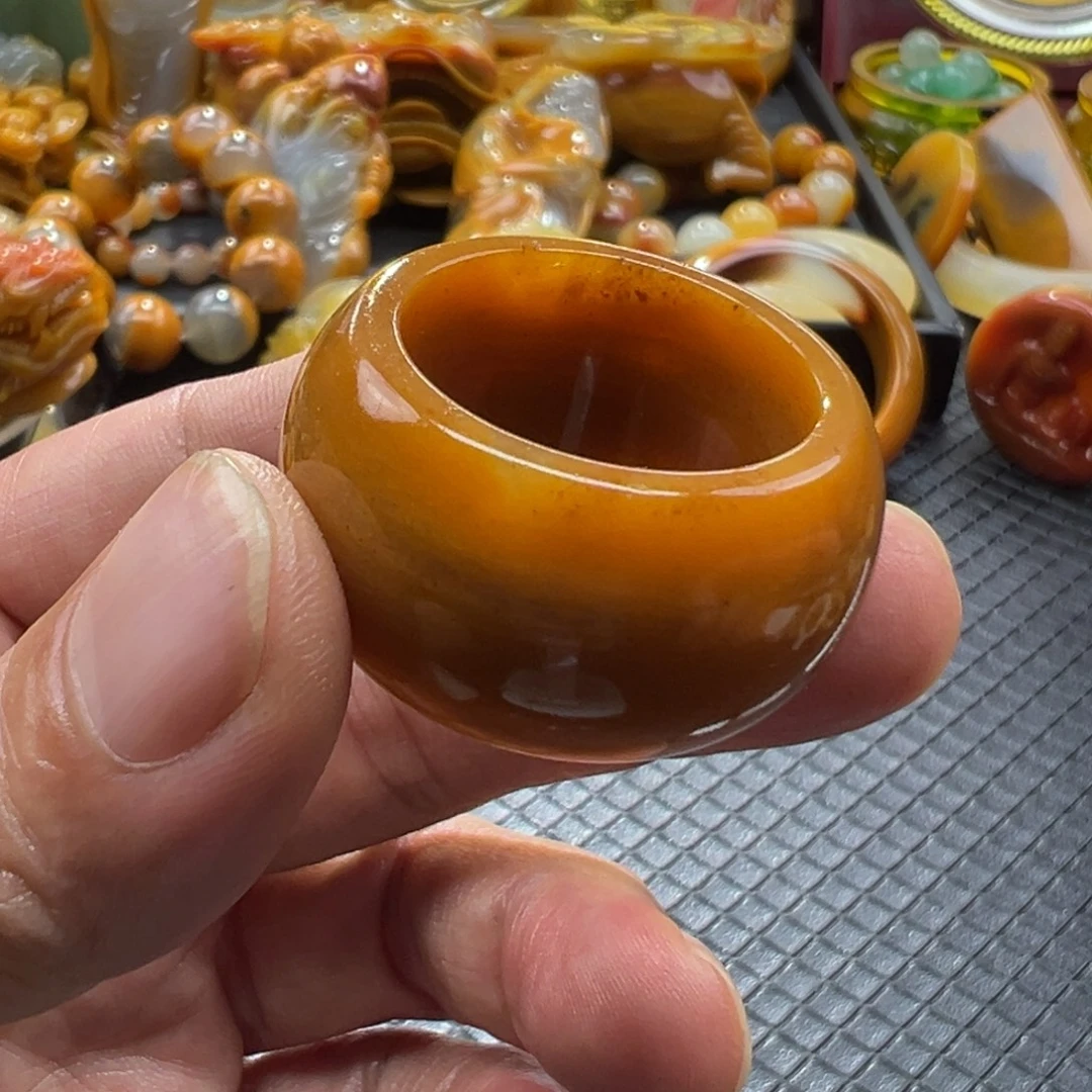 颈饰未镶嵌石英质玉