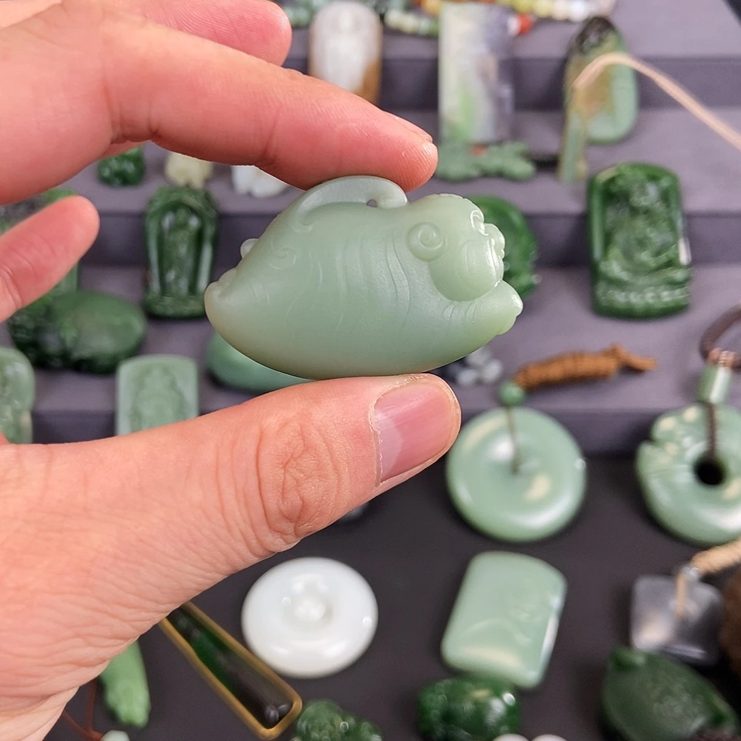 G***m和田玉未镶嵌颈饰