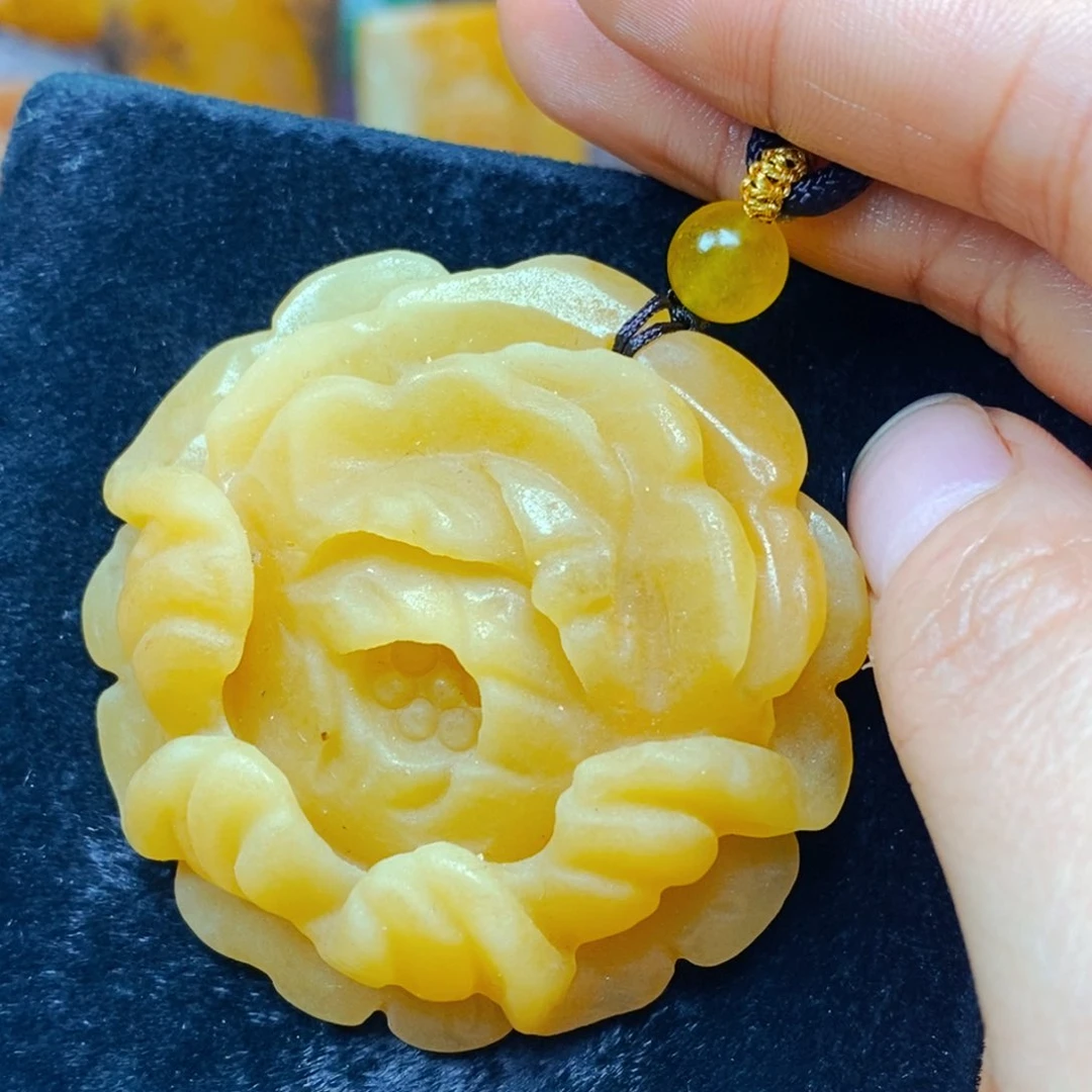 未镶嵌石英质玉（黄龙玉）颈饰