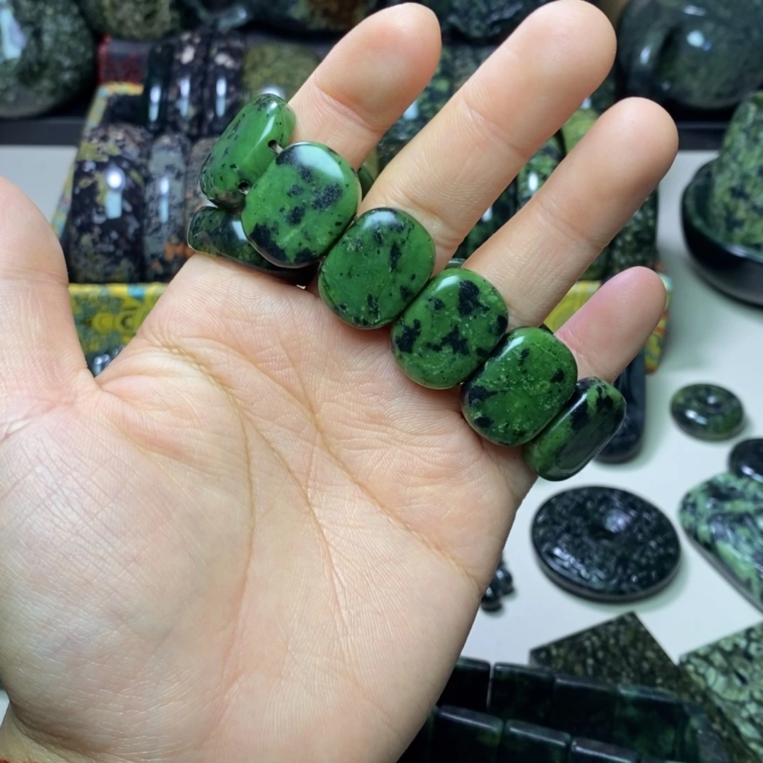 花***流蛇纹石玉未镶嵌颈饰