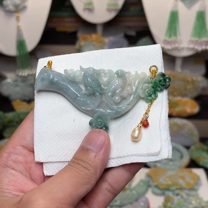 颈饰未镶嵌翡翠吊坠