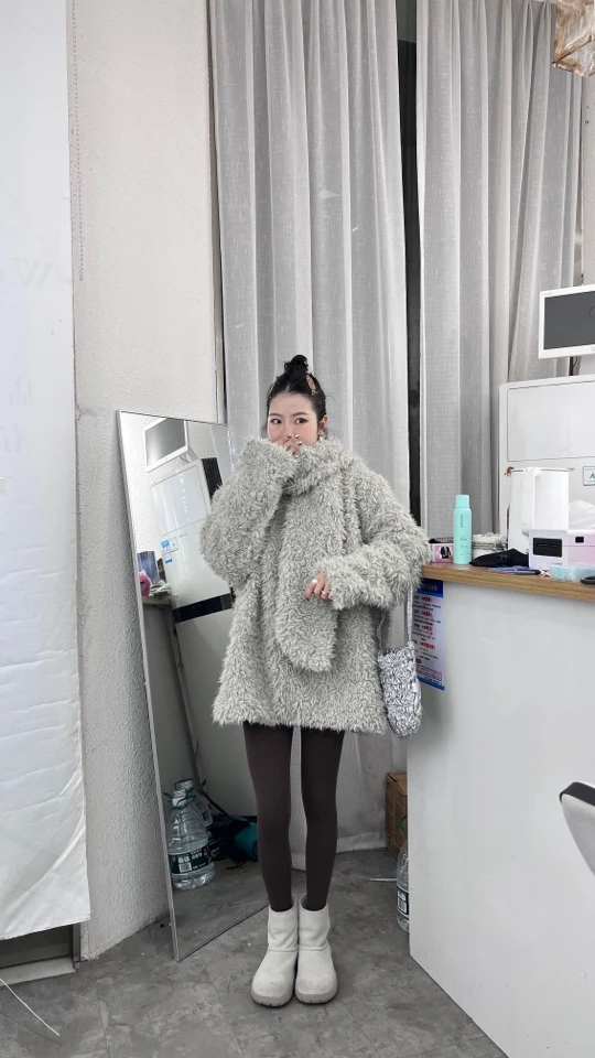短外套纽扣女常规款上衣外套休闲冬季灰色加厚皮毛一体网红宽松