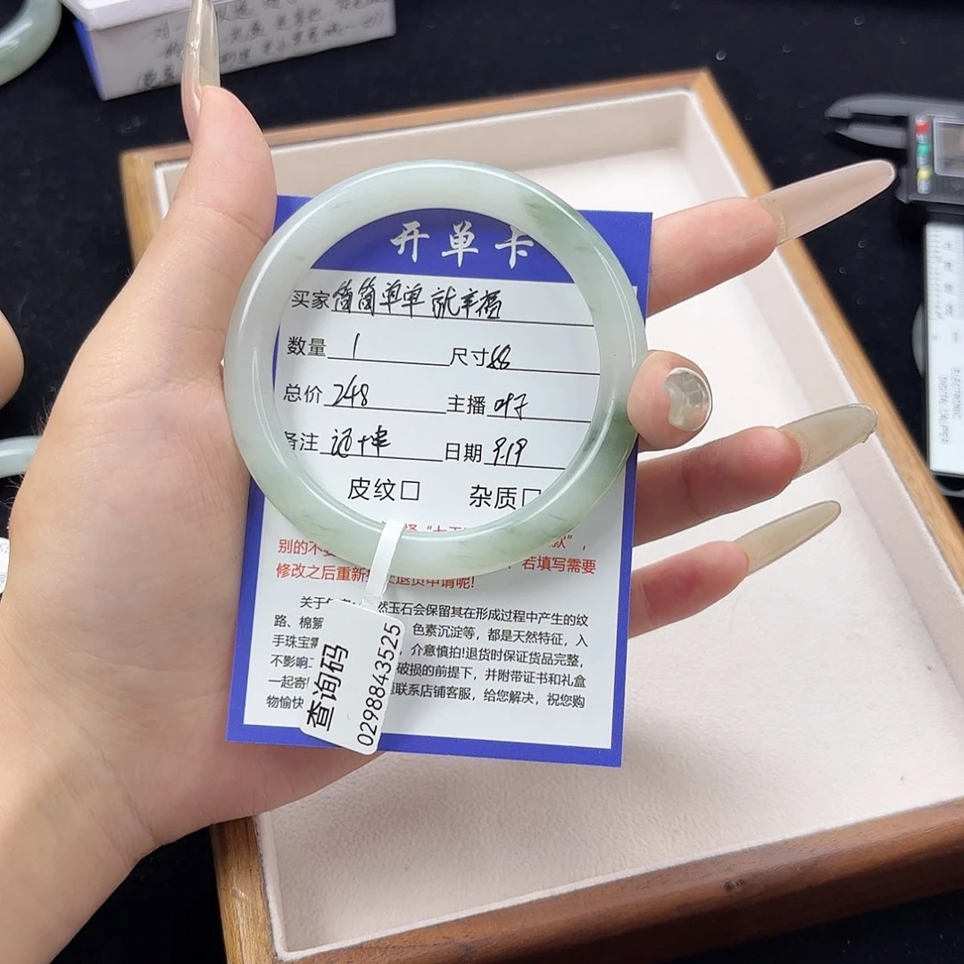 未镶嵌手镯石英质玉