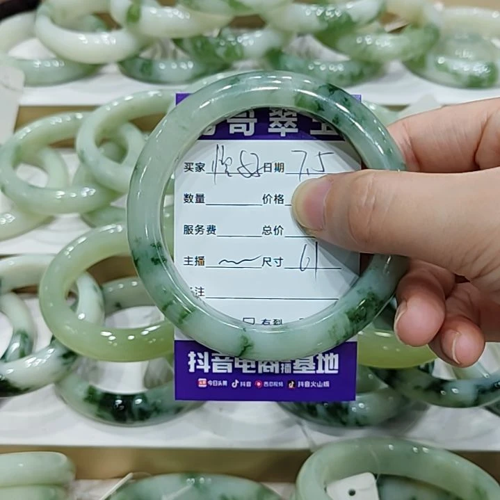 恰***好透闪石-蛇纹石玉未镶嵌手镯