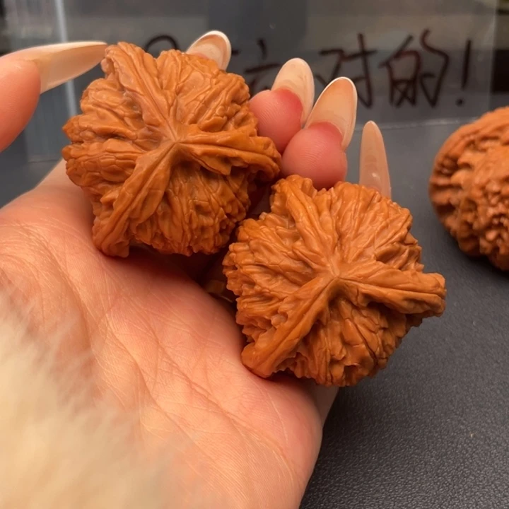 网****文玩核桃吊坠白狮子