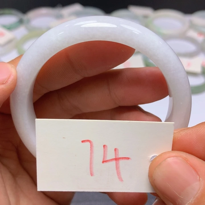 翡翠手镯未镶嵌45589999999999