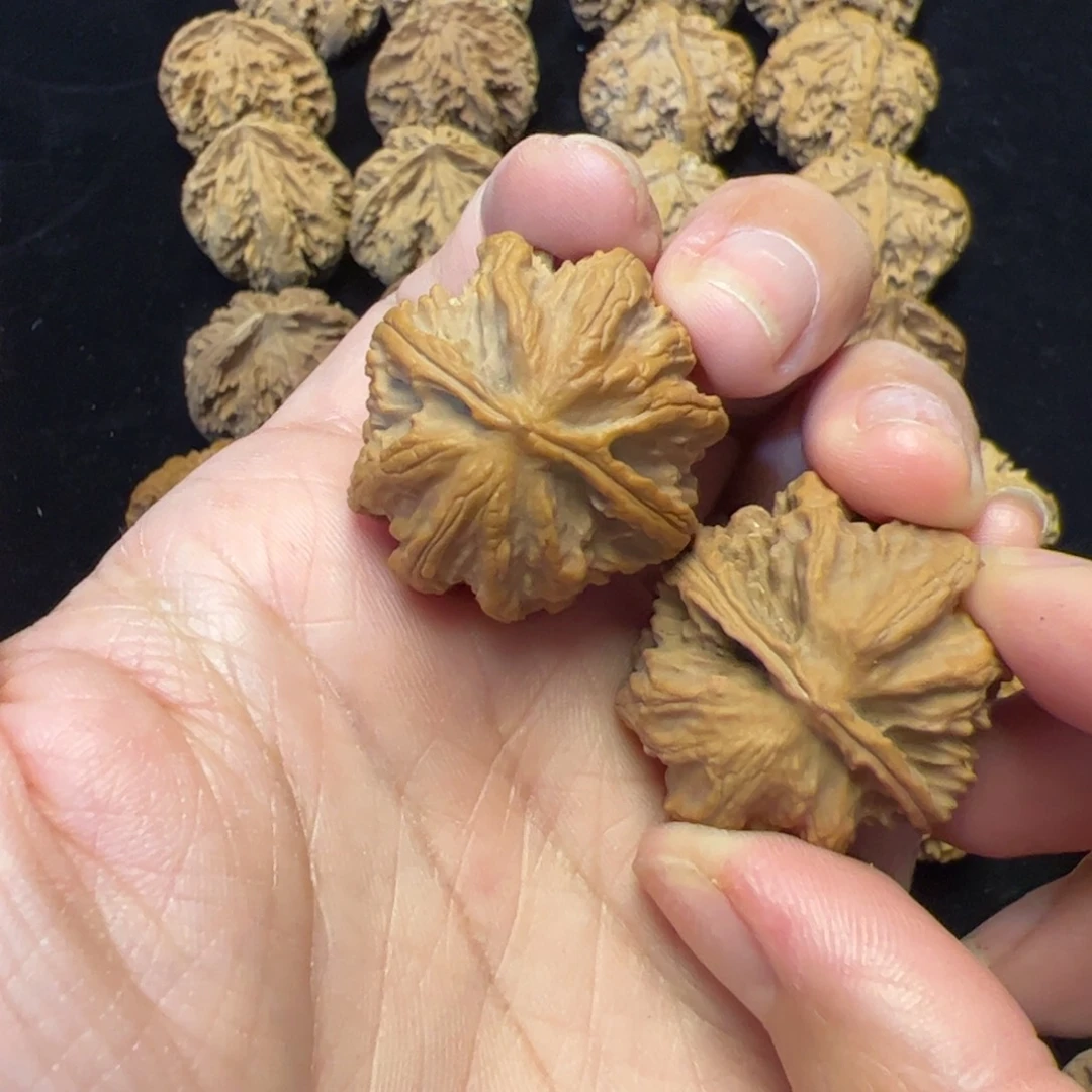 文玩核桃把件秦岭野生文玩核桃