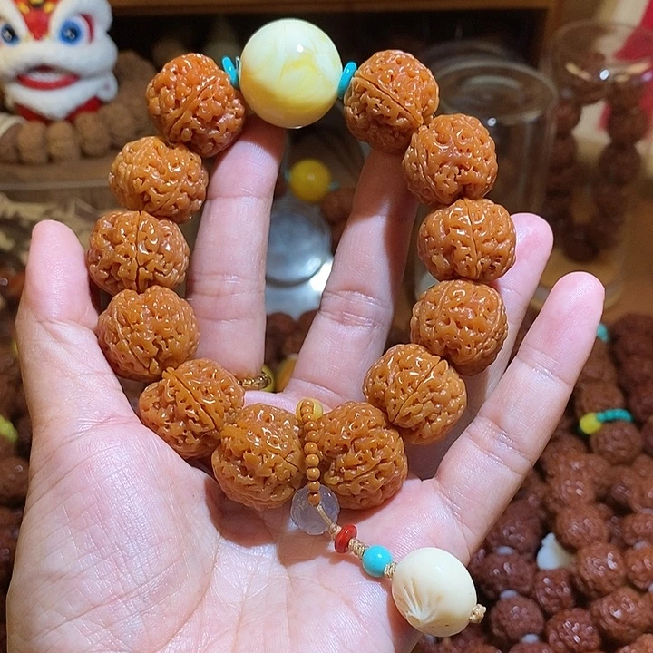 金刚菩提吊坠224半玉华肉包