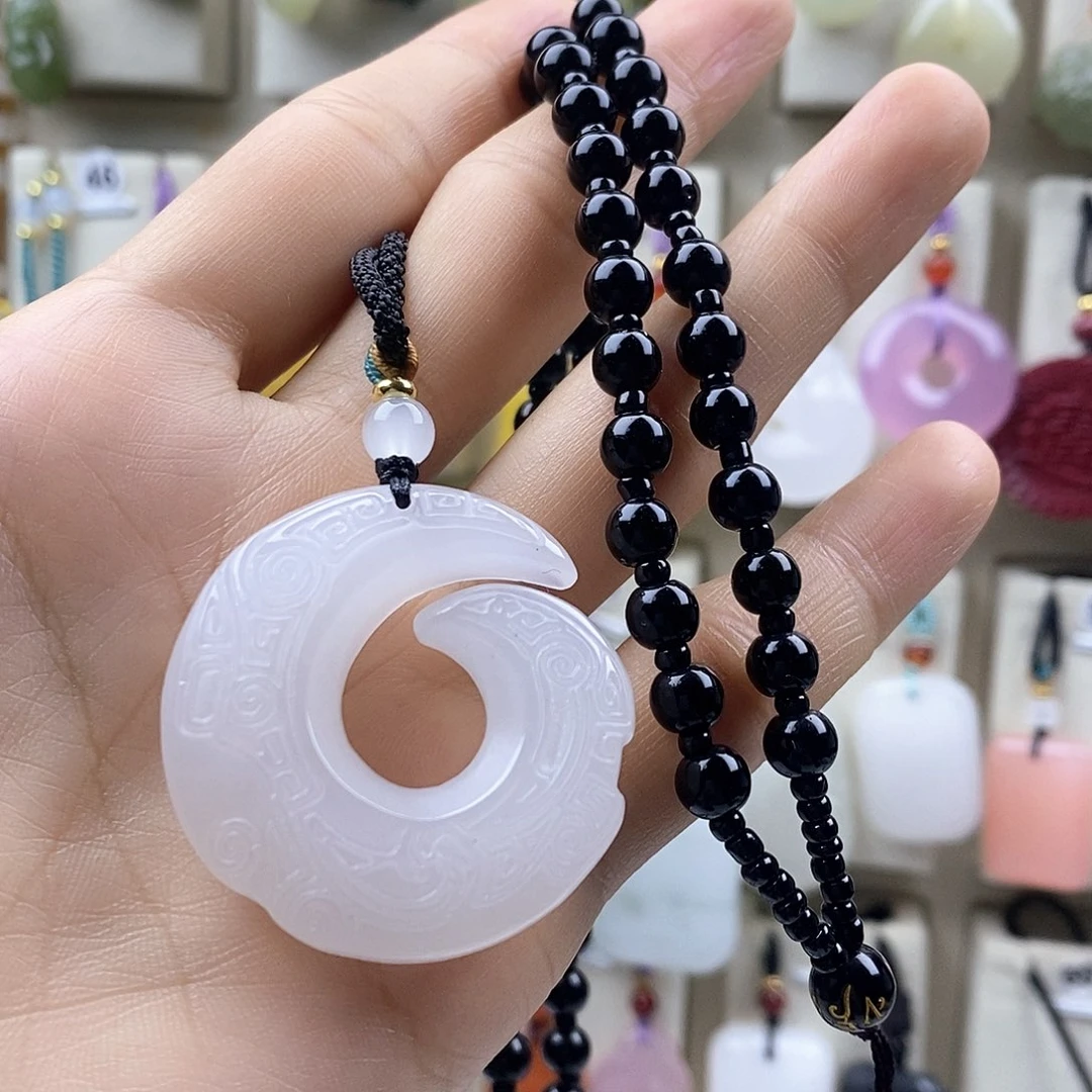 客***哥颈饰未镶嵌石英质玉