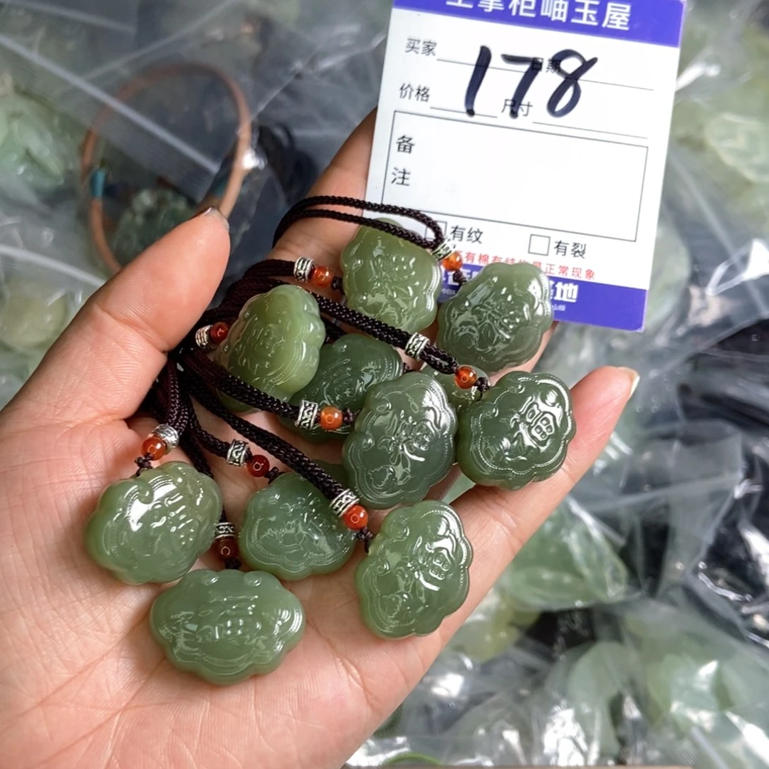 和田玉吊坠吊坠未镶嵌多样性，发一个