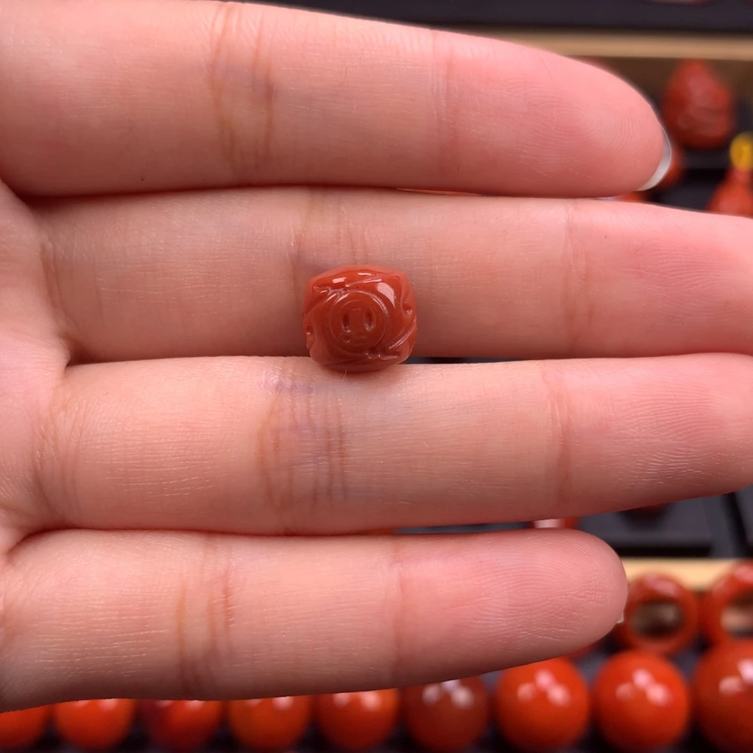 未镶嵌博古纹老型10.1mm南红玛瑙