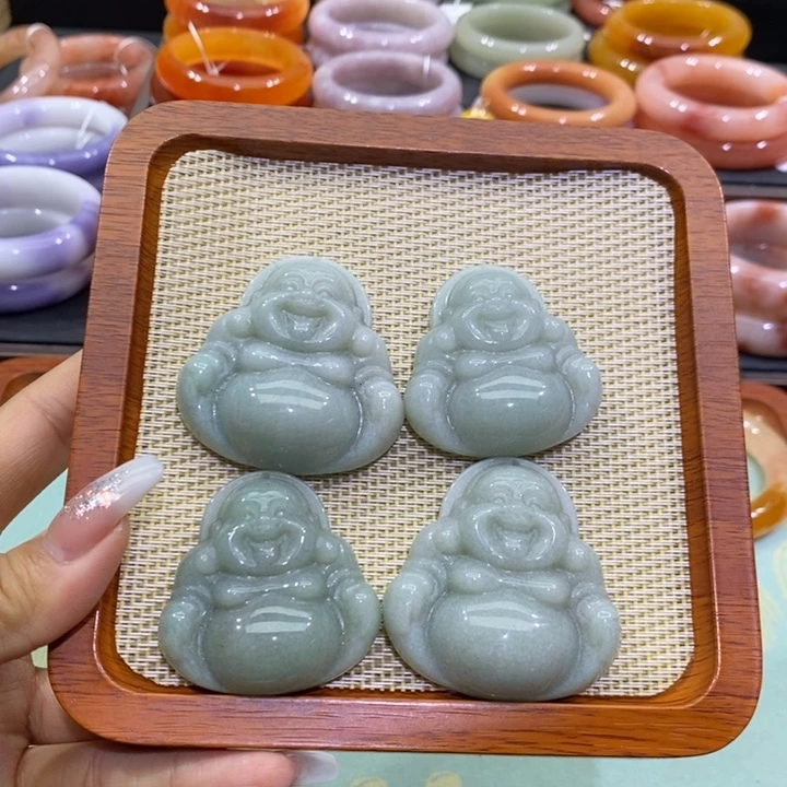 石英质玉未镶嵌颈饰一个