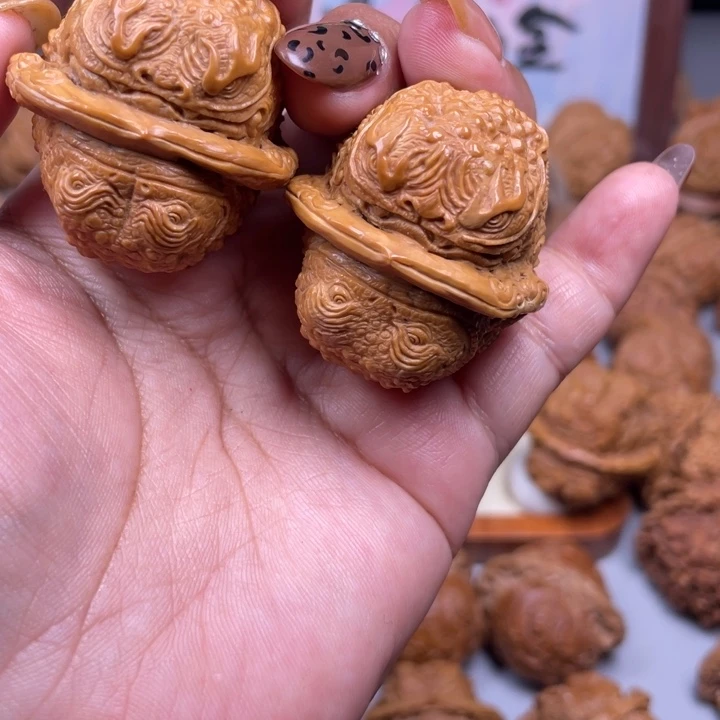 吊坠文玩核桃蛤蟆头雕刻的金蟾