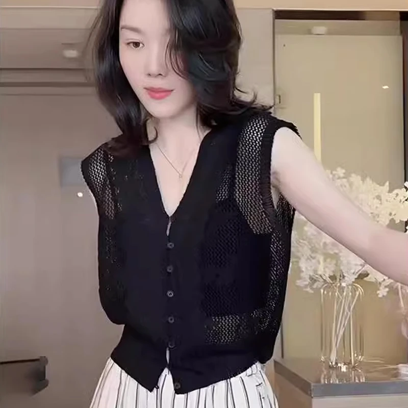 法式蕾丝镂空冰丝针织背心女夏季2025新款设计感小众宽松马甲上衣