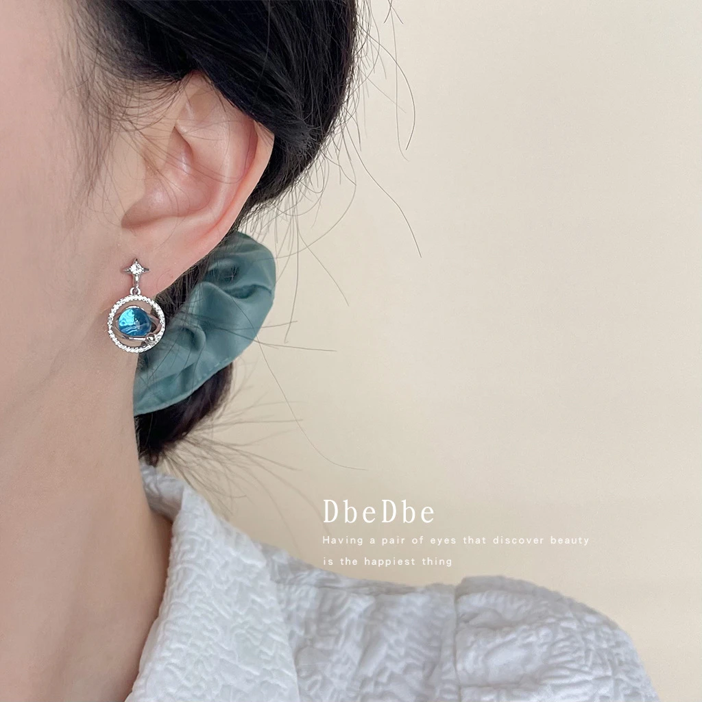 铜合金耳饰 设计感微镶锆石蓝色星球蚊香盘耳夹高级感无耳洞耳饰