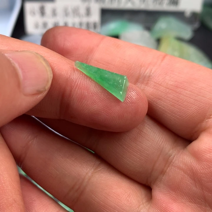 定制翡翠未镶嵌材料定制