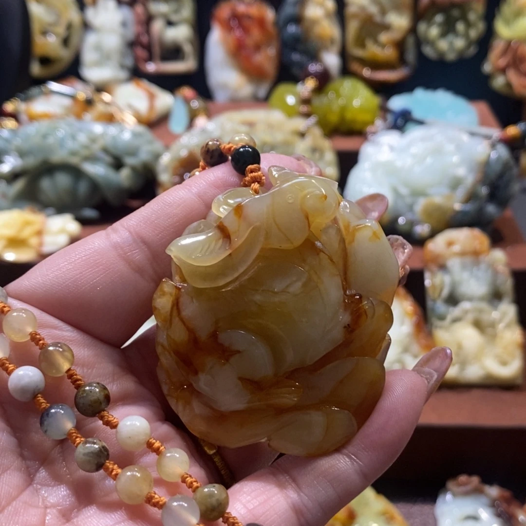 蛇纹石玉颈饰未镶嵌
