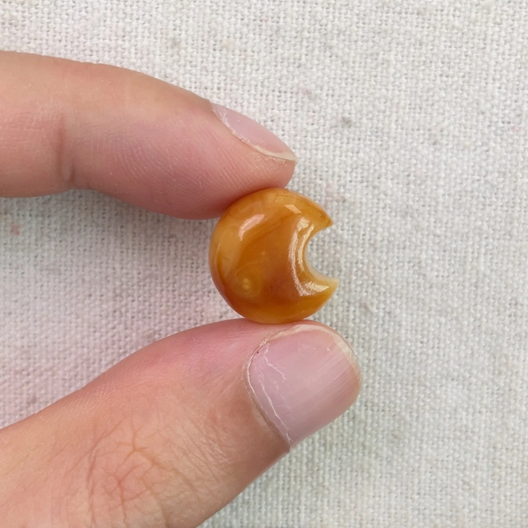 琥珀未镶嵌珠宝奇石月亮