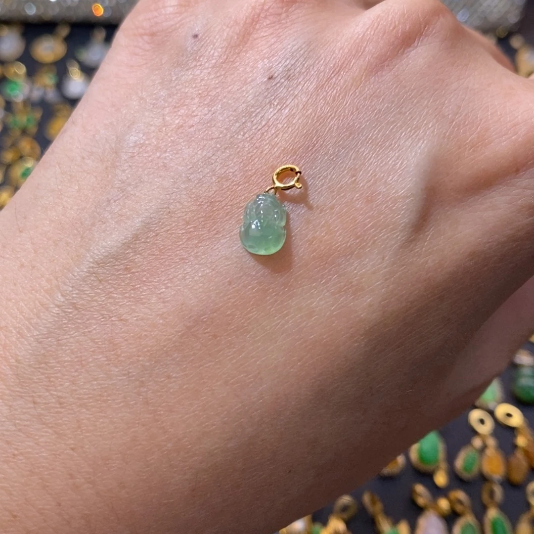 翡翠18K金镶嵌颈饰翡翠