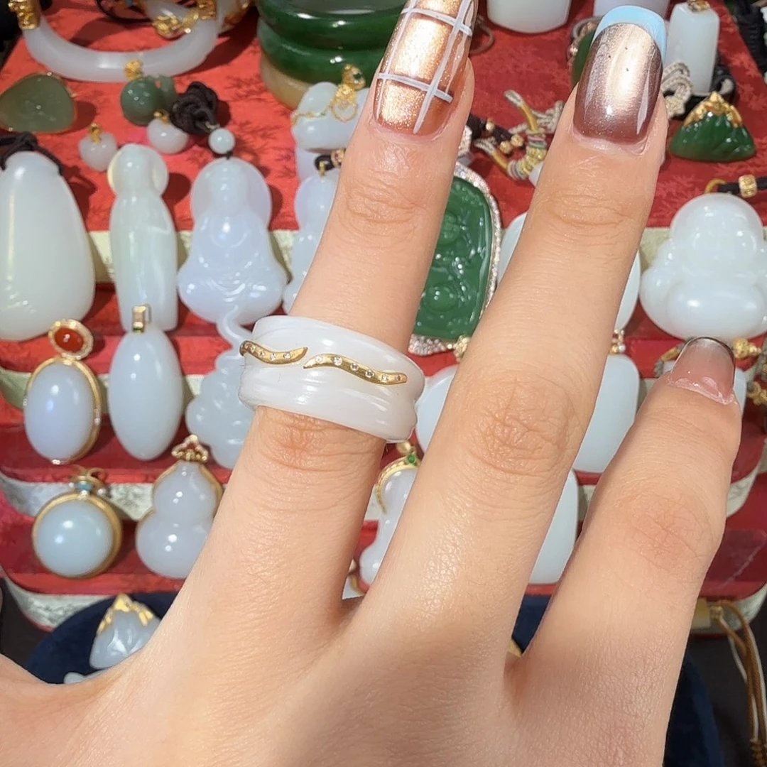 和田玉18K金镶嵌颈饰