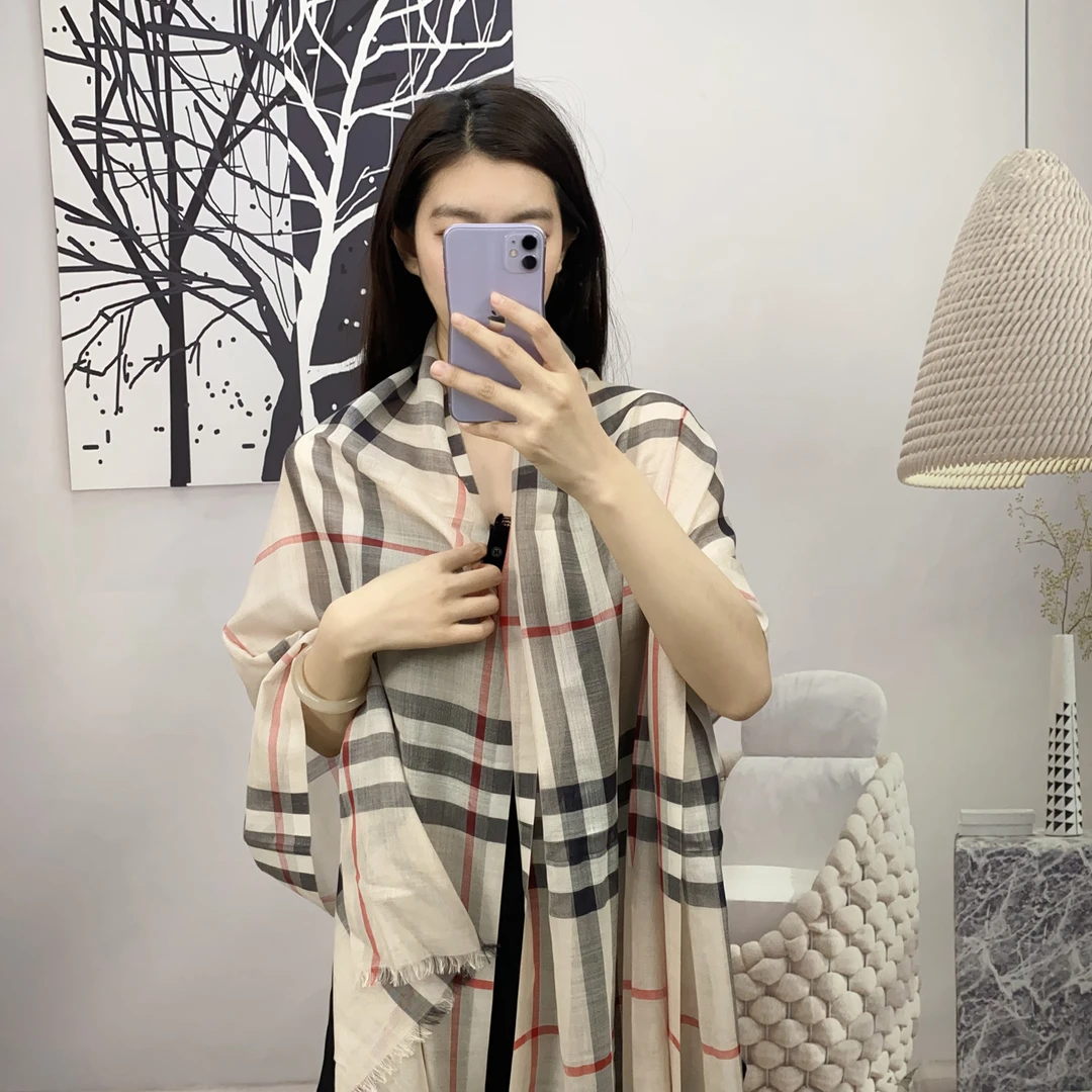 95新 BURBERRY/博柏利 麦殿/羊绒桑蚕丝围巾220*70/250113LDR9M02