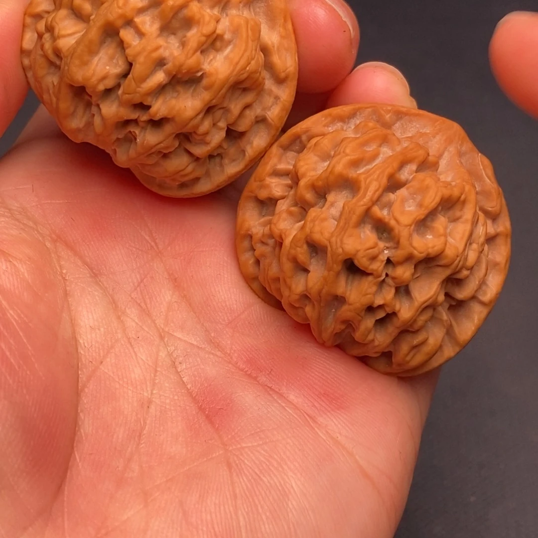 文玩核桃把件秦岭野生核桃