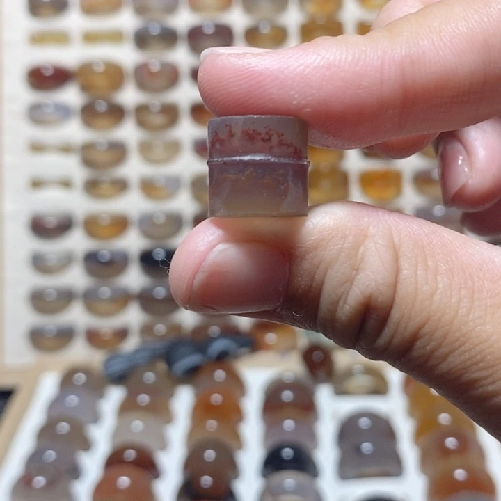 秋***怡玛瑙/玉髓未镶嵌戒指