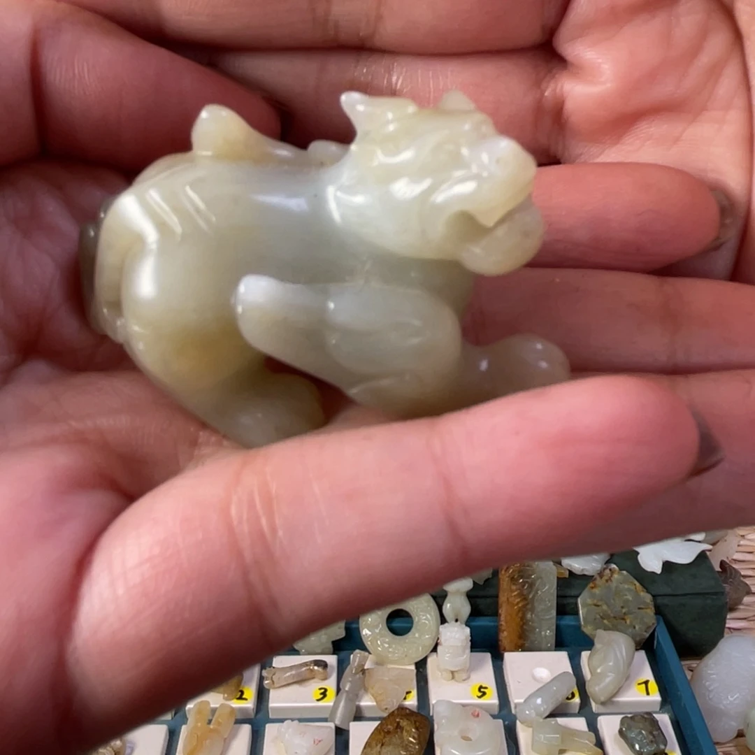 章***柜和田玉未镶嵌颈饰