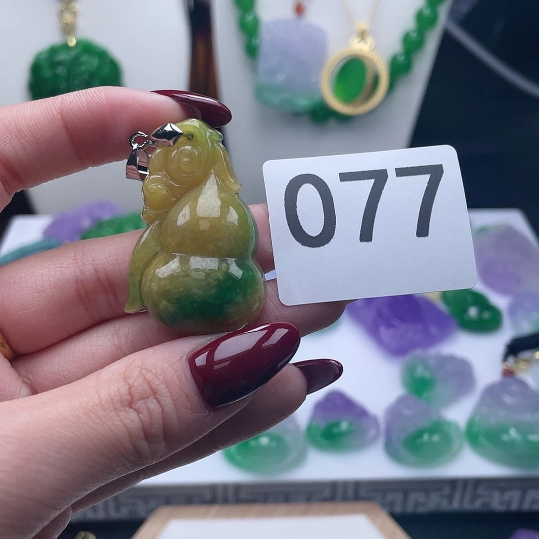 翡翠吊坠(赠链)未镶嵌