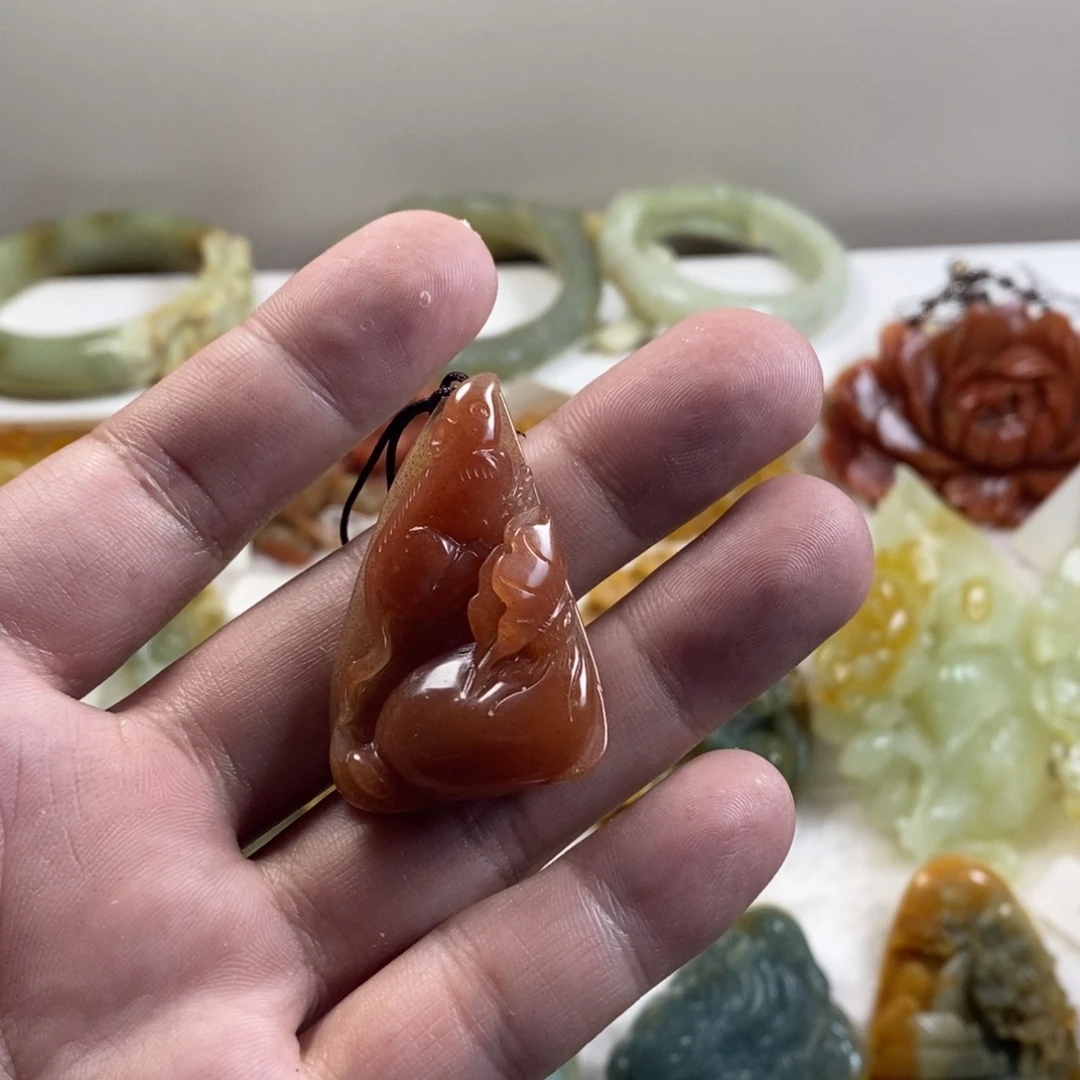 蛇纹石玉未镶嵌颈饰