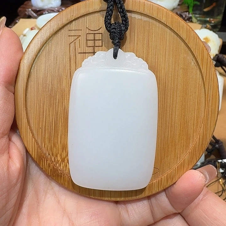 和田玉未镶嵌吊坠(赠链)