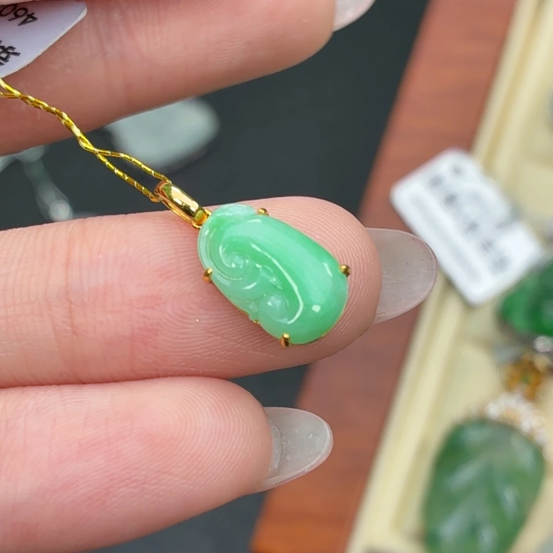 翡翠18K金镶嵌颈饰