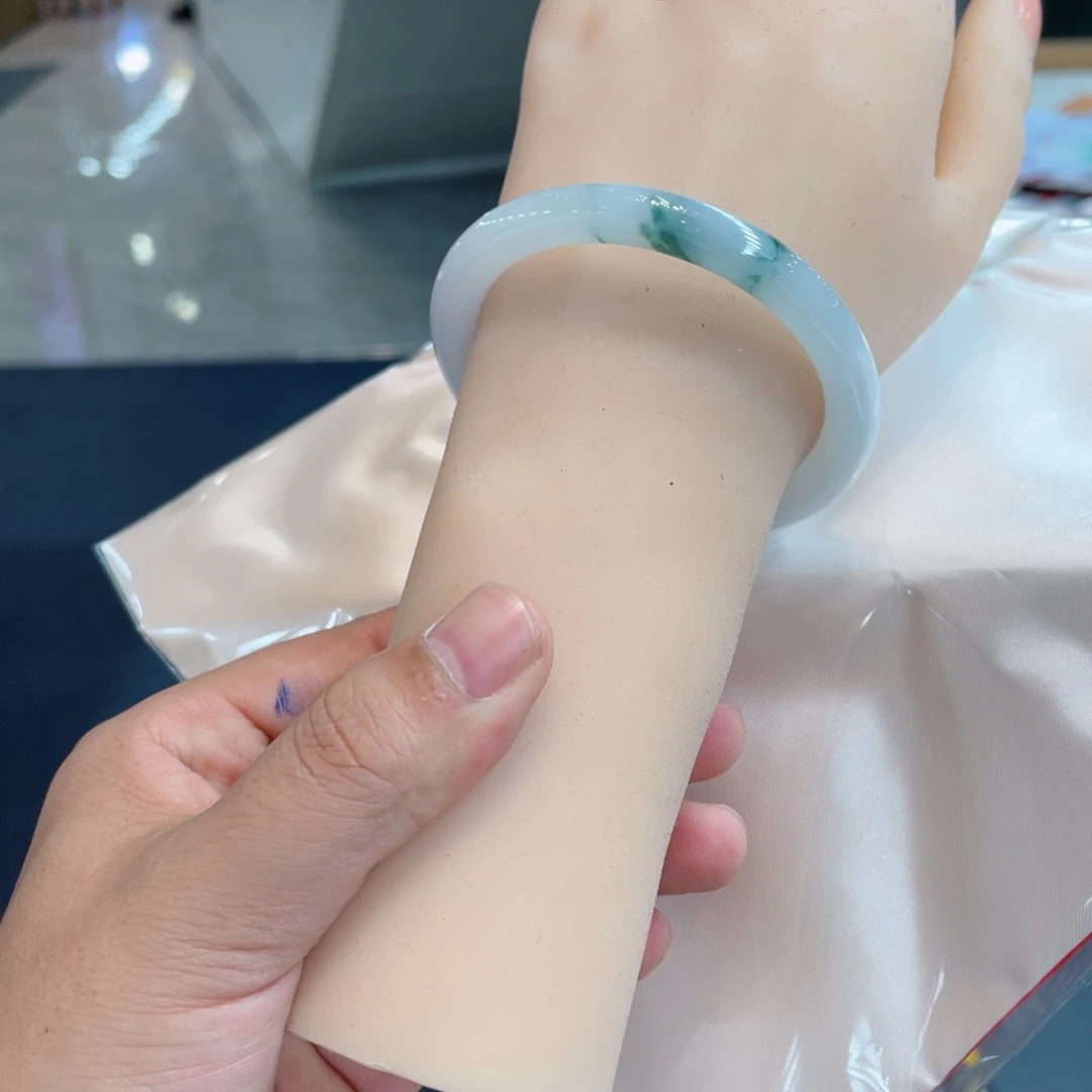 翡翠未镶嵌手镯手镯