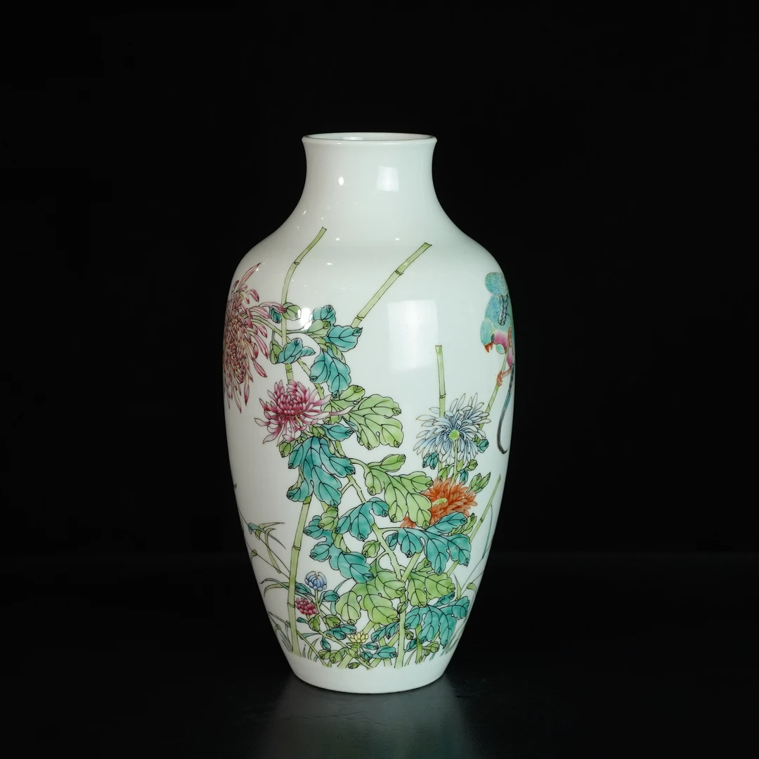 民国・细路粉彩花卉赏瓶【古董拍卖】