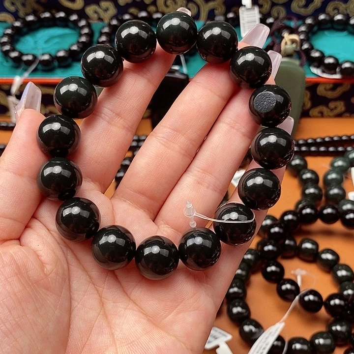 木***杨和田玉未镶嵌颈饰