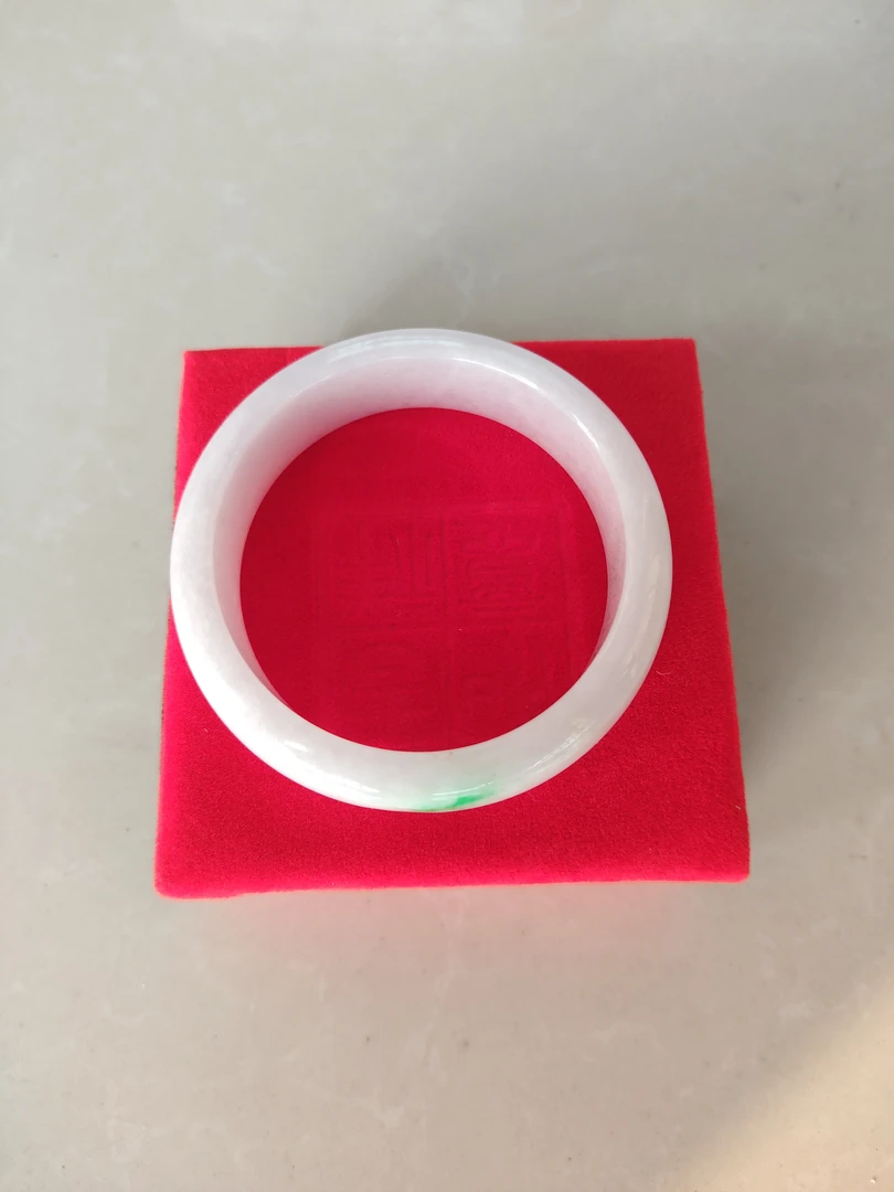 飘阳绿正圈60圈口女款玉镯