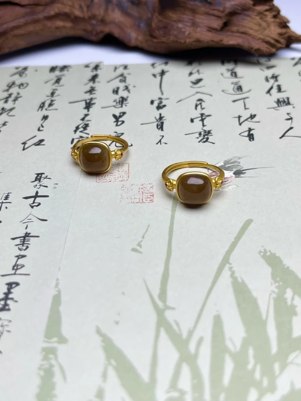 西亚珠宝LJ44-和田玉糖料方糖戒指多样性发其一