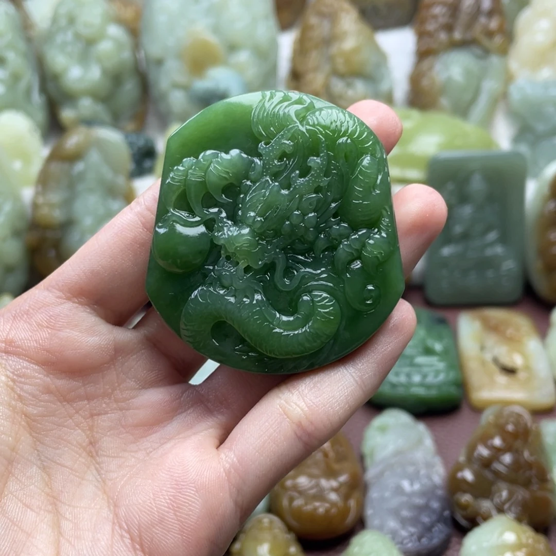 雷****和田玉未镶嵌颈饰