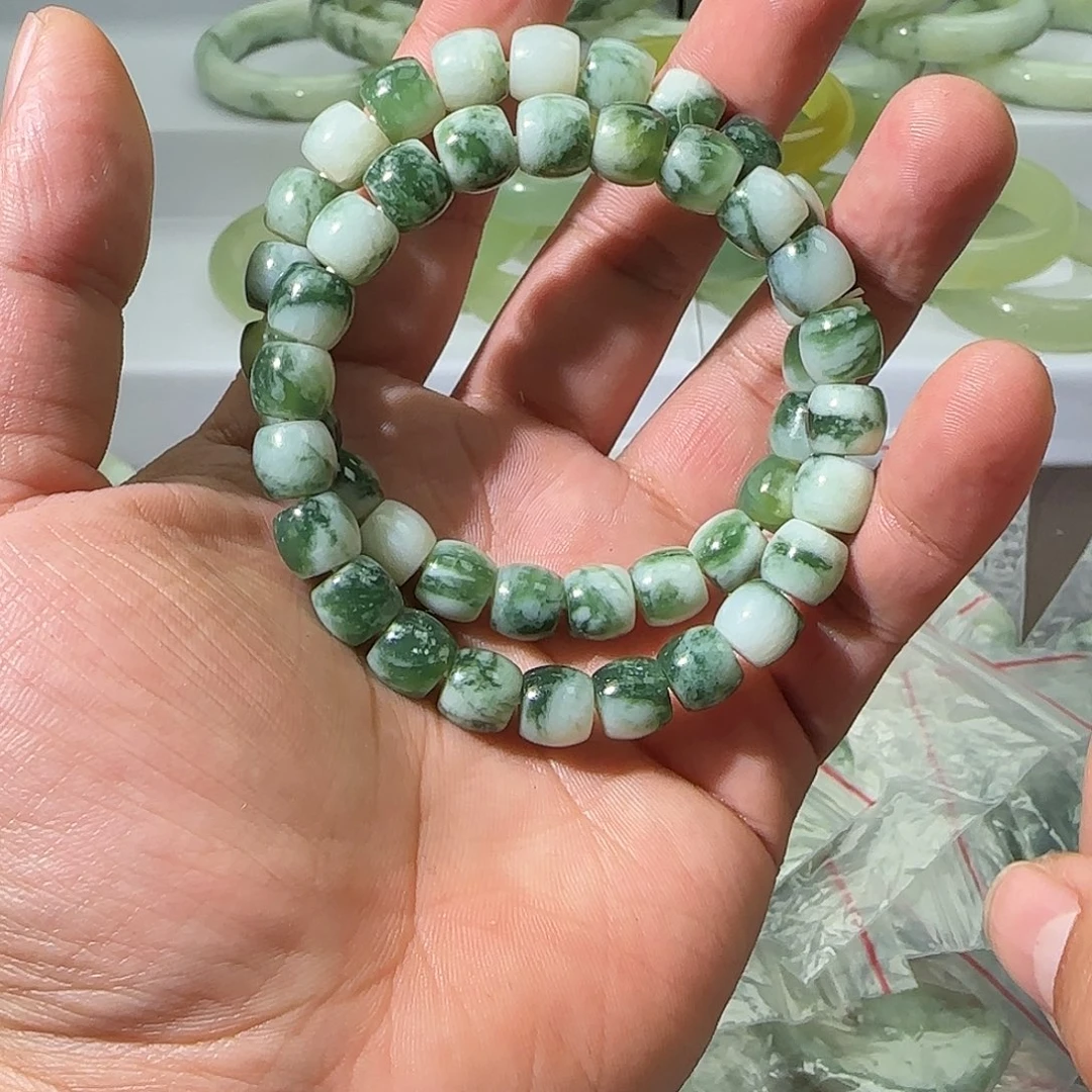 蛇纹石玉未镶嵌颈饰