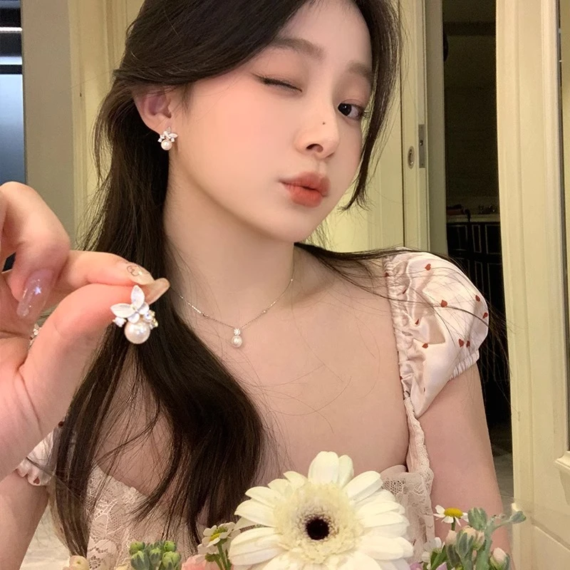 小众轻奢新款气质蝴蝶珠珠耳环女款温柔轻奢耳钉大耳钉